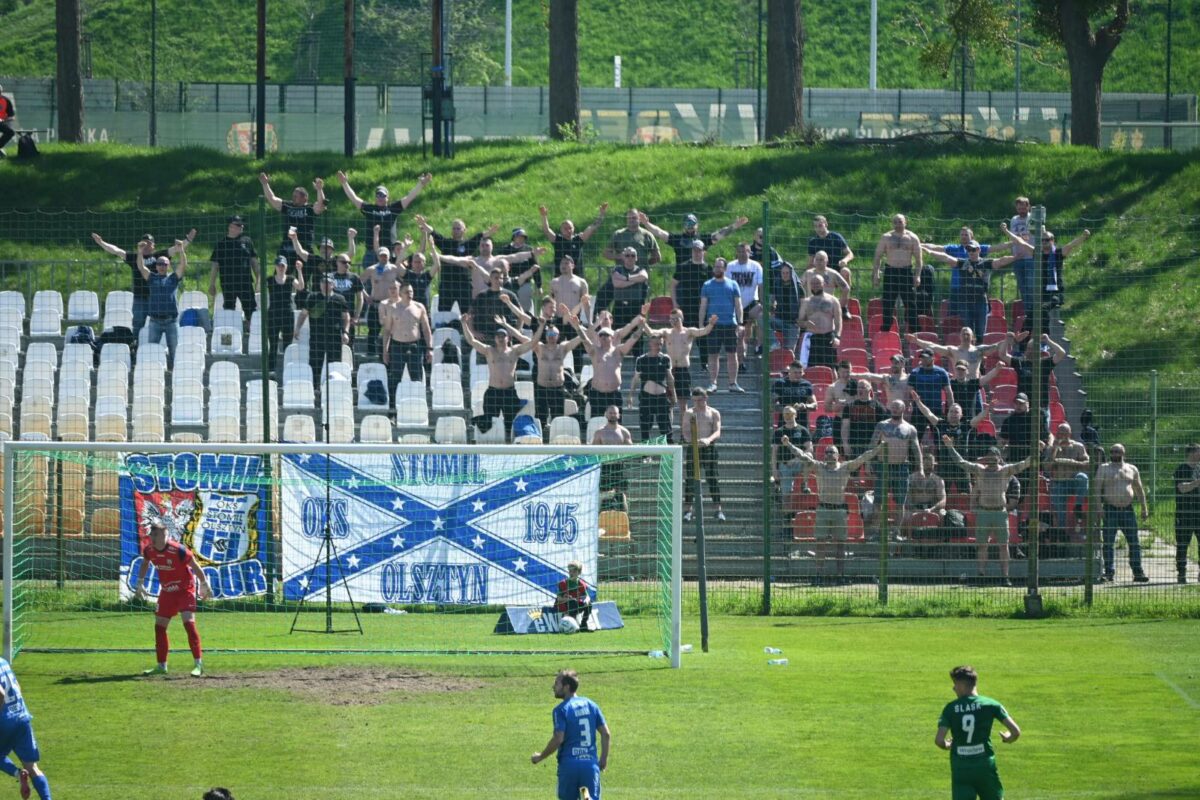 Do Wrocławia na mecz z rezerwami Śląska wybrały się 92 osoby.