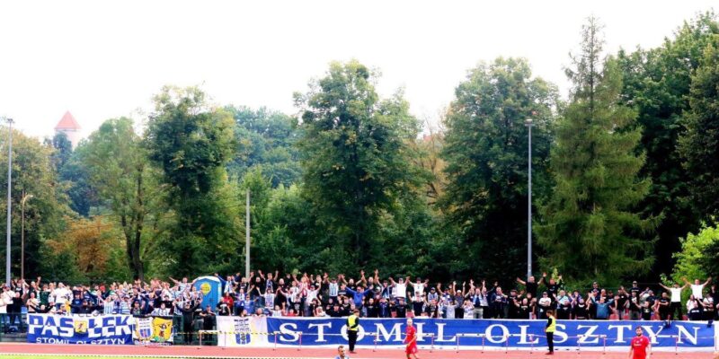 Do Pasłęka pociągiem i autami docieramy w 196 osób w tym 17 Lechia Gdańsk oraz przedstawiciele miejscowego Fan Clubu Stomilu.